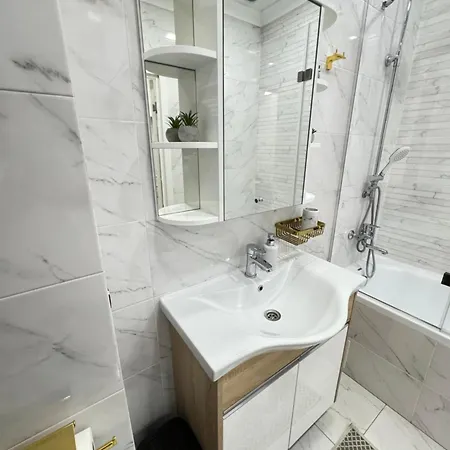 New White And Cozy In Centre, New Buiding *